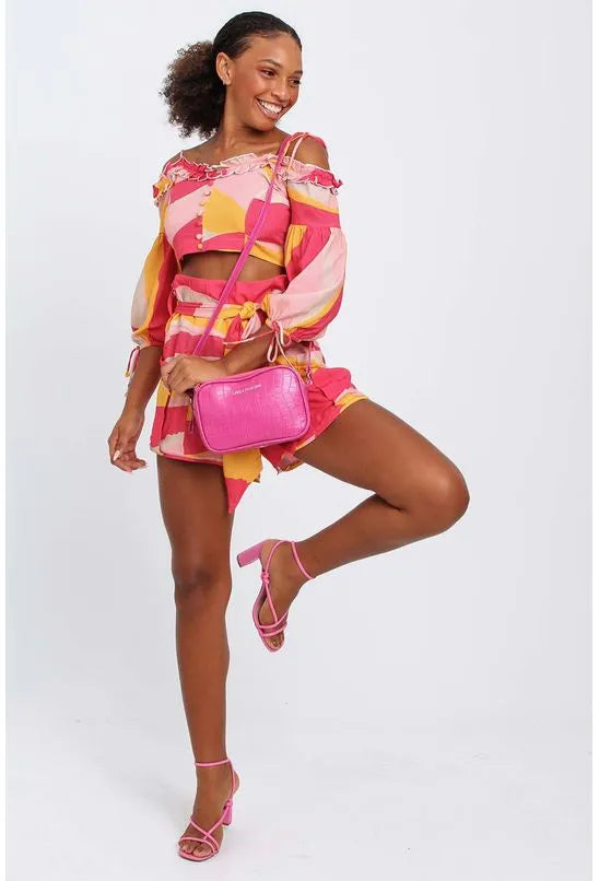 SHORTS NERVURAS LISTRAS CHIQUE ALL IS LOVE