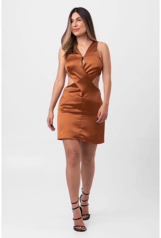 VESTIDO ACETINADO CURTO RECORTES TRIANGULARES MARROM LABRAVA
