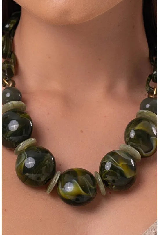 COLAR ESFERAS ACHATADAS COM ARGOLAS VERDE LABRAVA