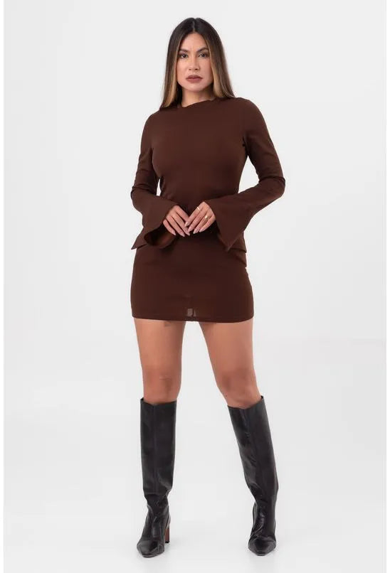 VESTIDO CURTO JUSTO COM LAPELA E MANGA BOCA DE SINO MARROM