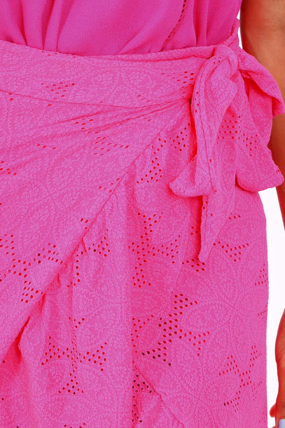 SAIA CACHECOUER MAQUINETADA ALL IS LOVE