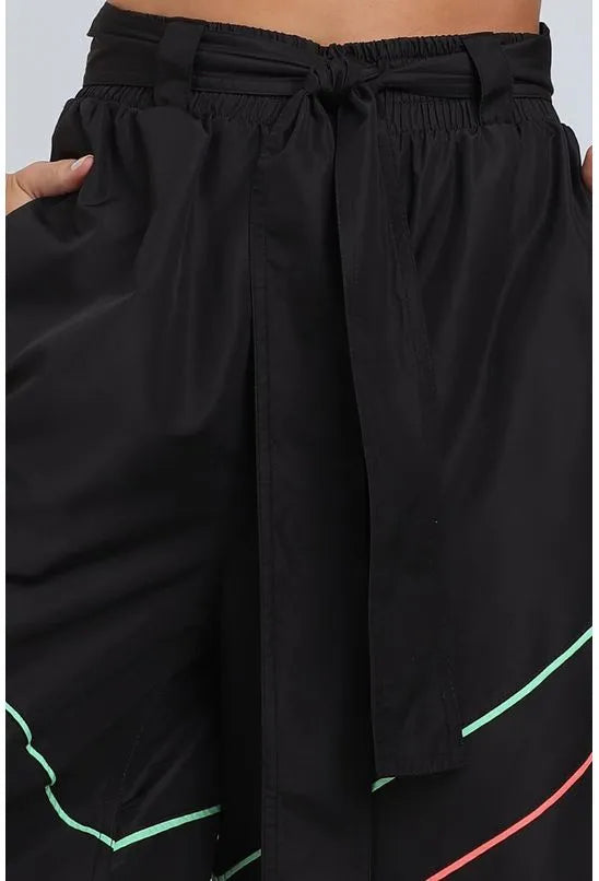 CALÇA WIDE BOX DETALHES LANÇA PERFUME