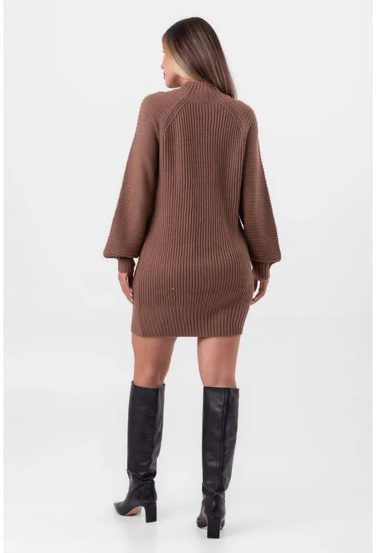 VESTIDO DE TRICÔ GOLA ALTA MARROM
