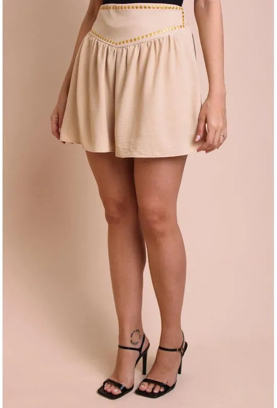 SHORTS FLUIDO COM APLICAÇÃO LANÇA PERFUME
