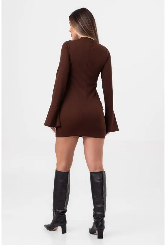 VESTIDO CURTO JUSTO COM LAPELA E MANGA BOCA DE SINO MARROM