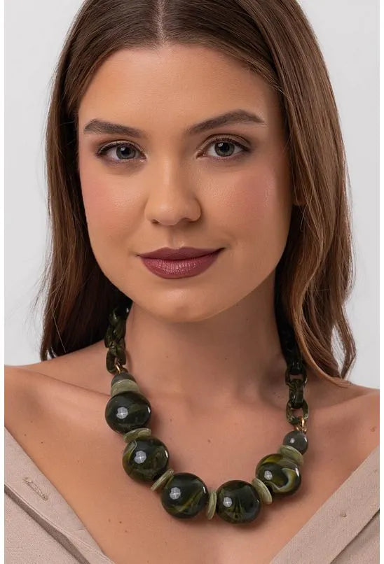 COLAR ESFERAS ACHATADAS COM ARGOLAS VERDE LABRAVA