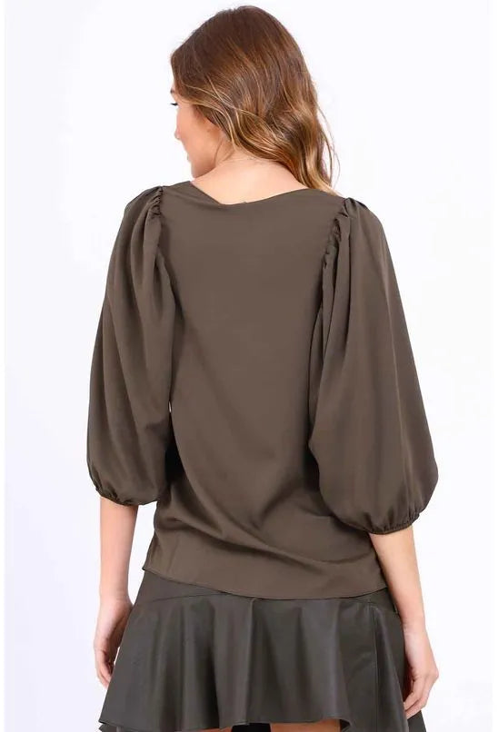 BLUSA DESCOLADA MANGA MÉDIA LANÇA PERFUME