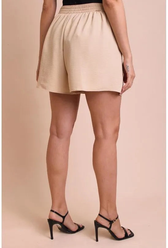 SHORTS FLUIDO COM APLICAÇÃO LANÇA PERFUME