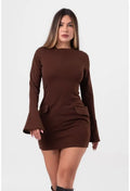 VESTIDO CURTO JUSTO COM LAPELA E MANGA BOCA DE SINO MARROM