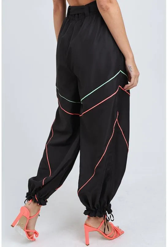 CALÇA WIDE BOX DETALHES LANÇA PERFUME