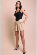 SHORTS FLUIDO COM APLICAÇÃO LANÇA PERFUME